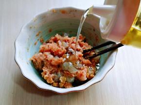 最后加入橄榄油，再次搅拌均匀。