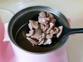 大约煮了2分钟，捞出，用温水冲洗干净，再淋干水分？