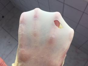 揉好的手套膜破洞很光滑