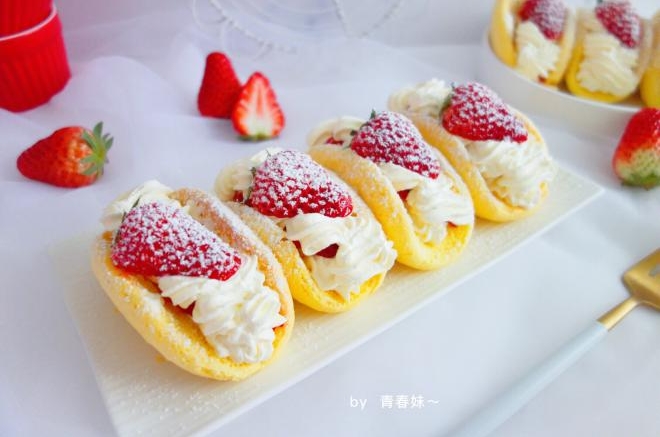 草莓抱抱卷