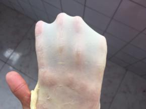 直到揉出手套膜即可