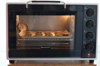 烤箱提前半小时预热至165℃ 烘烤18分钟