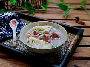 盛出，撒上葱花，枸杞，美美的享用吧！