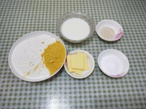 基本的材料，奶粉跟水放在一起了