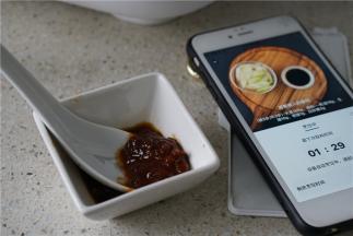 然后再加入料酒及豆酱调味。