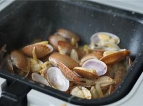 不到七分钟，我就停止烹饪，如图是用时五分钟炒好的状态。