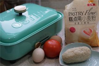 备料糕点用小麦粉，鱼饼，番茄，鸡蛋。