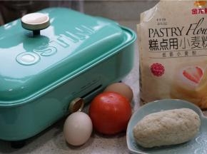 备料糕点用小麦粉，鱼饼，番茄，鸡蛋。