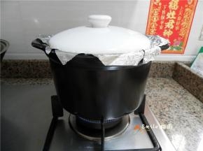 盖上锅盖，中火烤20分钟。