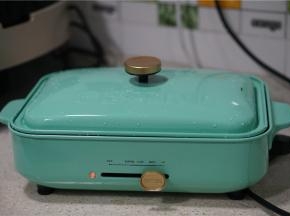 然后上盖，转大火焖煮至收汁。