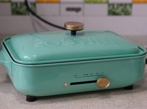 然后煎焖至食材熟透，葱花鸡蛋饼多烙几个。