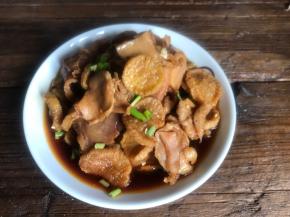 倒入蒸萝卜的汤汁