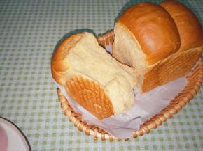 出炉后马上脱模，放烤架放温后。密封保存，软到不能切，只能手撕。