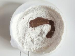 倒入红糖水