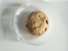 搅拌成面团