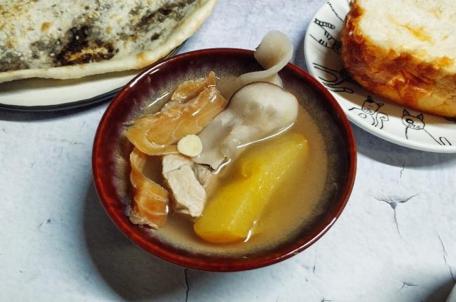 鳄鱼肉干海底椰汤