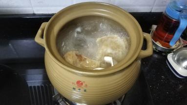 大火烧15分钟，其间撇去浮沫