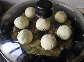 水烧开后，上锅蒸10分钟