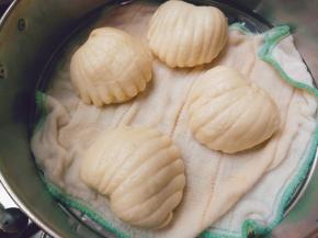 放入电蒸锅醒发二十分钟，蒸二十分钟焖五分钟