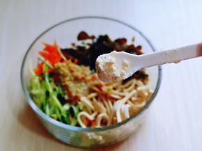 再加入鸡粉，拌均匀。