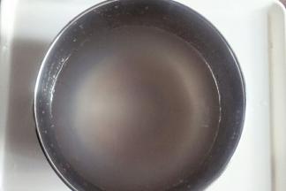 把煮好的西米过下凉水