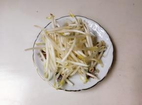绿豆芽洗净