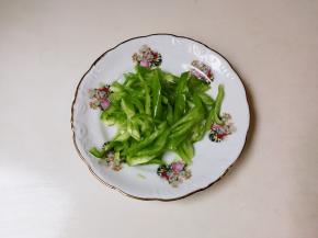 泡椒去籽切成丝