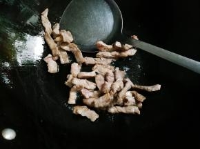 翻炒变色盛出来
