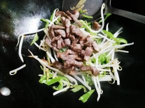 放入牛排丝