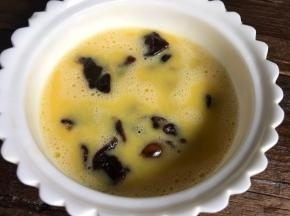 加入桂圆干（桂圆干提前洗净、沥水）