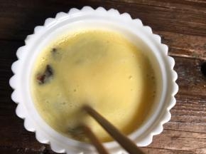 加入适量清水，划匀