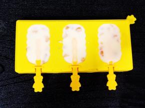 填满后，盖上盖子，放入冷冻至少4个小时