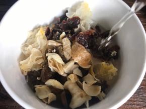 加入冰糖和清水