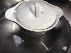 盖好盖子，放入锅中蒸1小时以上