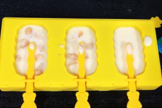 放入夏威夷果仁碎