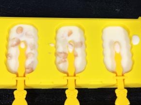 放入夏威夷果仁碎