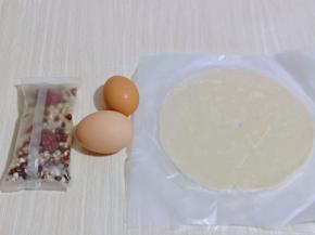 准备食材，手抓饼胚超市买的。