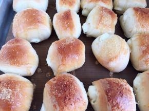 取出来刷上蜂蜜奶酪水，再继续烤2～3分钟即可，出炉，晾凉。