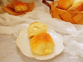 外皮酥脆，咬一口又甜又香，奶香浓郁，好吃极了！