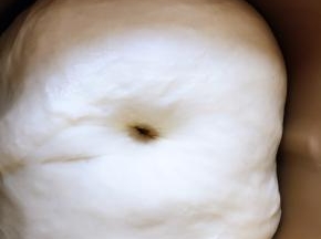 直接进行一发，手指蘸取面粉，摁下去不回缩就可以了。