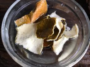 陈皮洗净，沥水备用