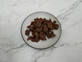 然后将牛肉捞出