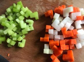 全部切完，把莴笋分开