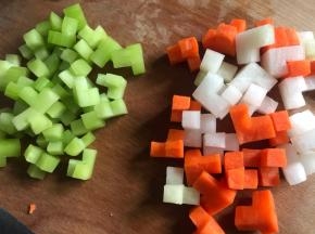 全部切完，把莴笋分开