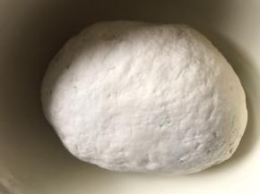 揉成光滑面团，密封发酵至两倍大