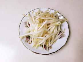 豆芽冲洗沥干水