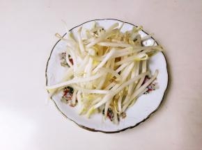 豆芽冲洗沥干水