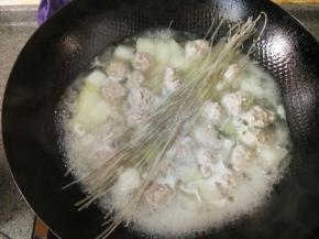 放一把粉条进去，干的就行