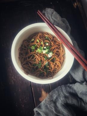 撒上葱花，即可食用