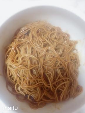 葱油马上拌进去